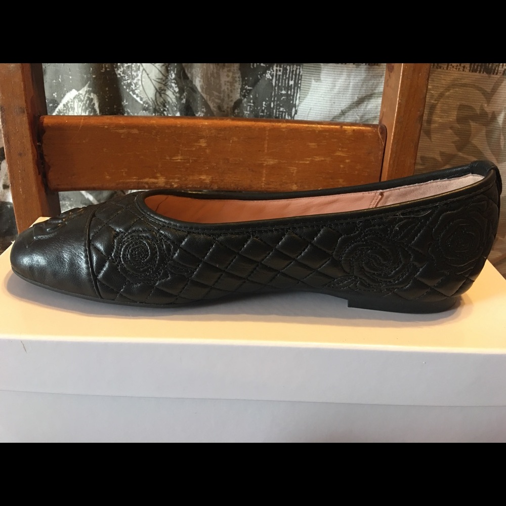 SALE 🌟 Taryn Rose Quilted Leather Ballet Flats